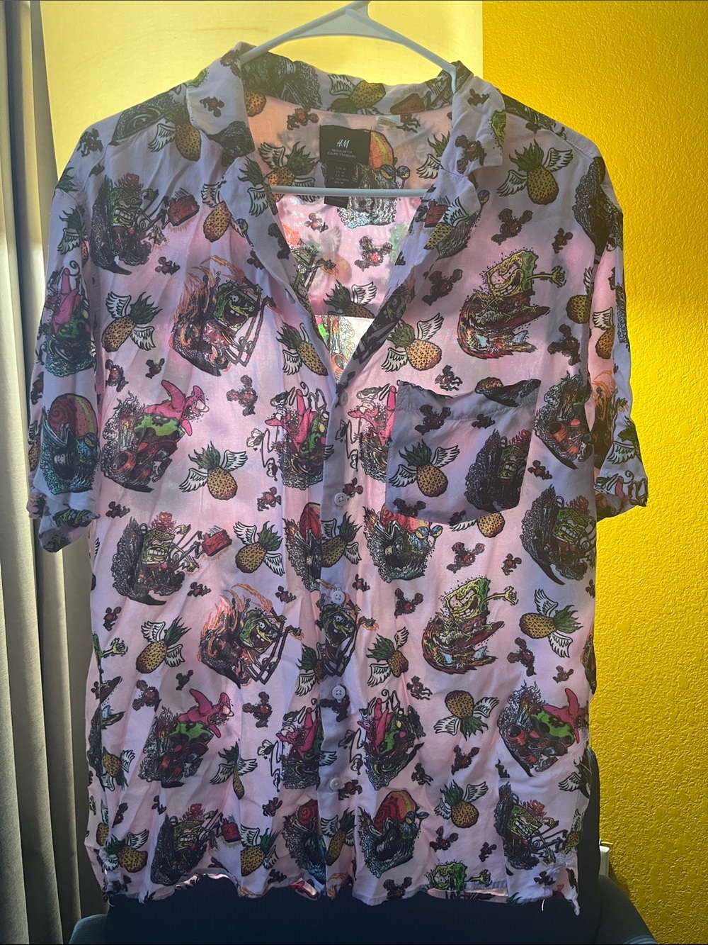 H&M Men’s Special Edition SpongeBob button down lightweight shirt size medium